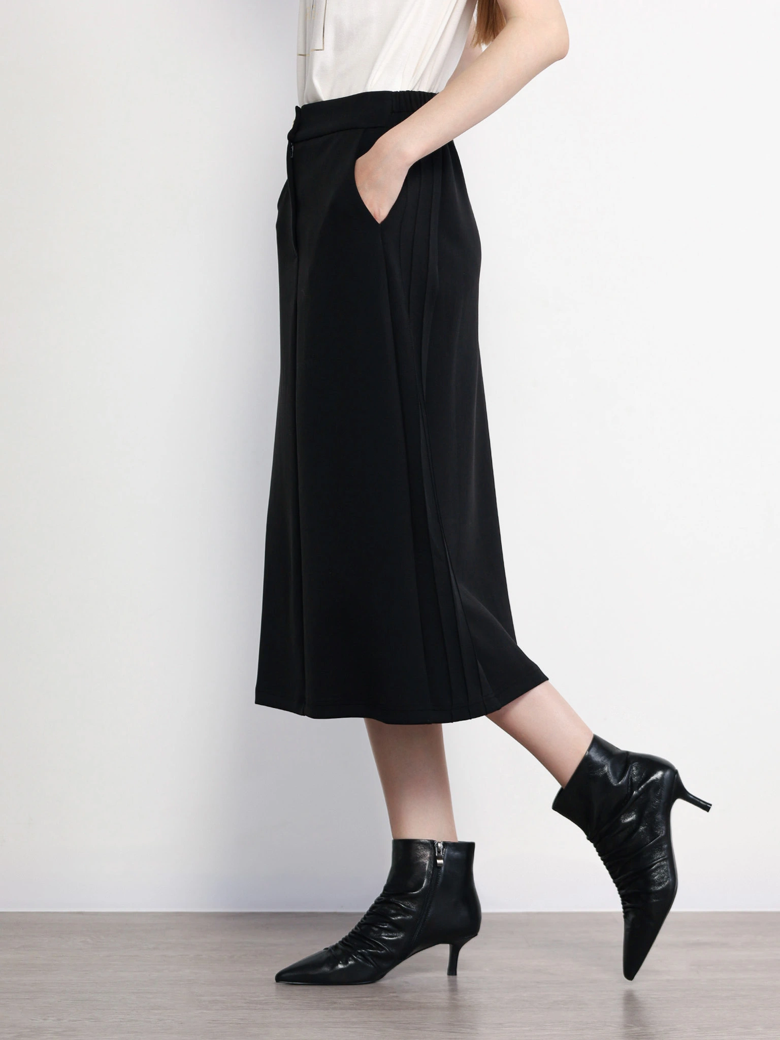 Юбка черного цвета с эластичным поясом